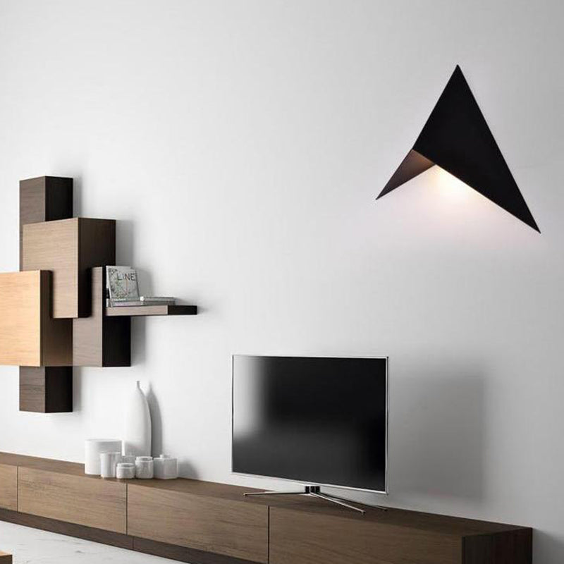 Contemporary Polygon Wall Sconce In Black/White Metal With Led Warm/White Lighting For Living Room