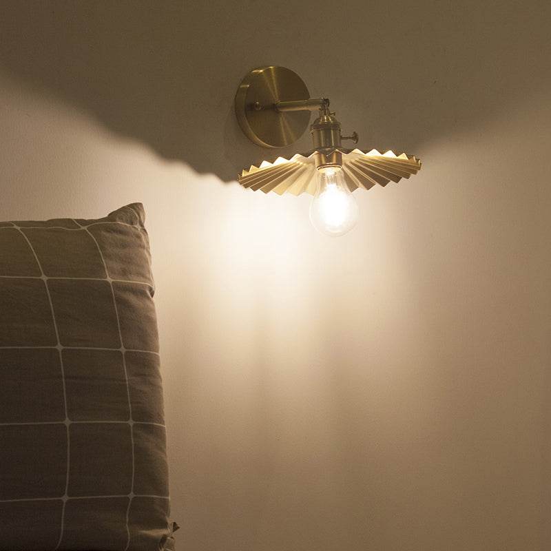 Retro Radial Wave Wall Sconce - Brass Finish Bedside Lamp