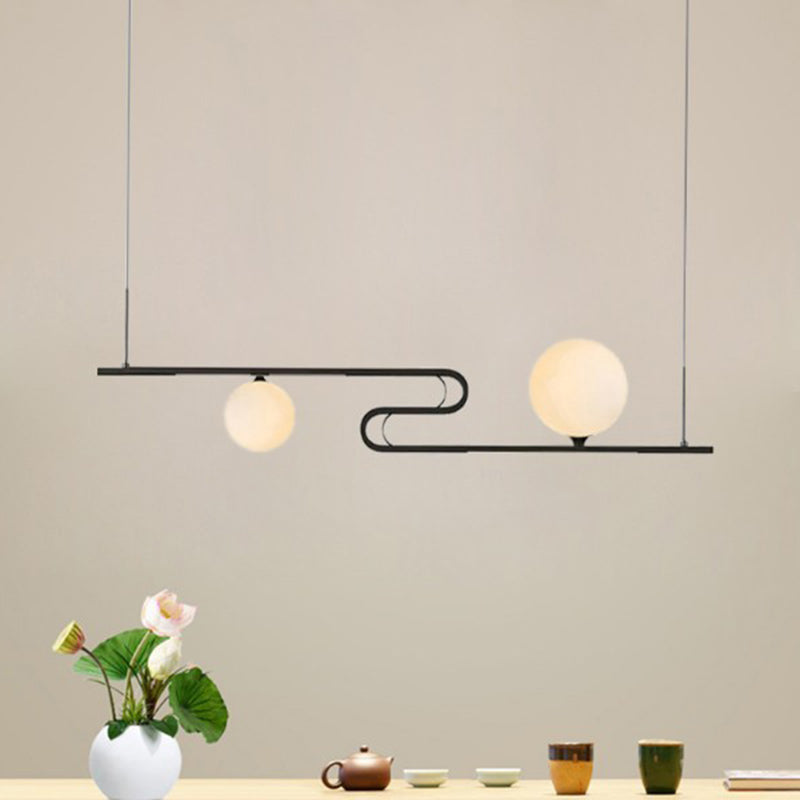 Lustre suspendu moderne avec verre laiteux et design de ligne pliante en noir pour îlot de salle à manger - Simplicity Modo