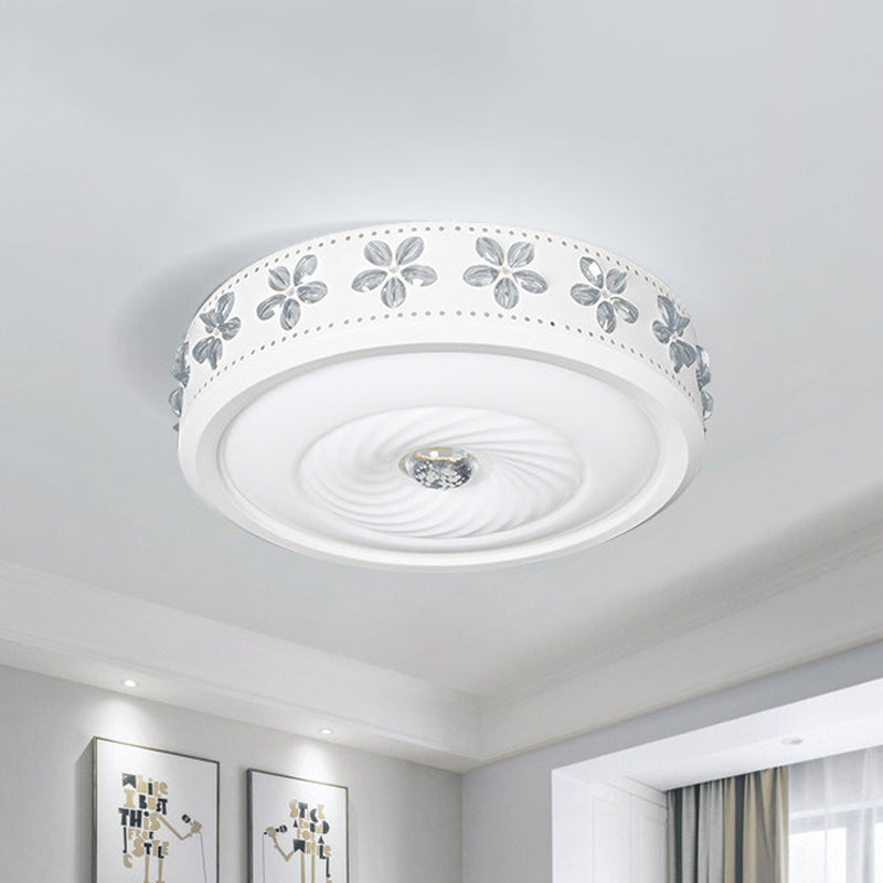 Minimalist Iron Led Ceiling Light With Flower Edge - White Circle Flush Mount For Living Room