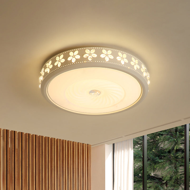 Minimalist Iron LED Ceiling Light with Flower Edge - White Circle Flush Mount, for Living Room (16.5"/24.5" Dia)