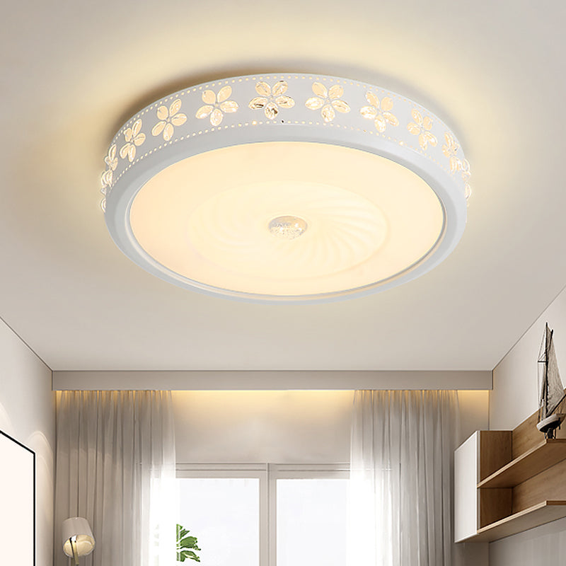 Minimalist Iron LED Ceiling Light with Flower Edge - White Circle Flush Mount, for Living Room (16.5"/24.5" Dia)