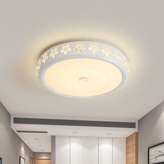 Minimalist Iron LED Ceiling Light with Flower Edge - White Circle Flush Mount, for Living Room (16.5"/24.5" Dia)