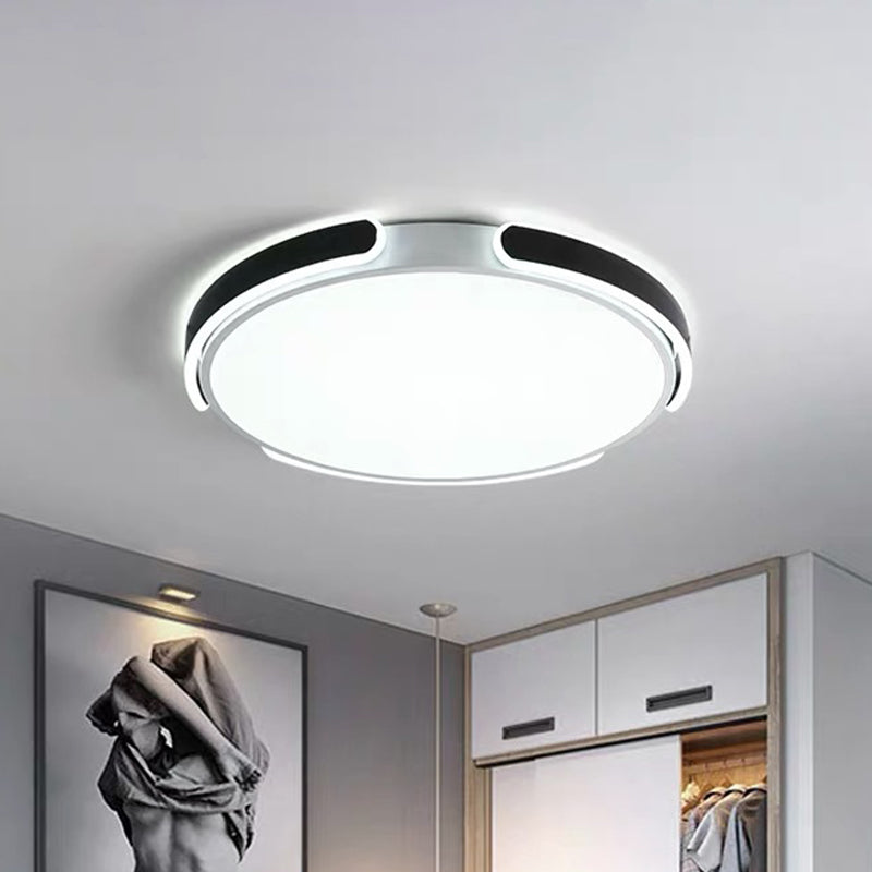 Nordic LED Flush Mount Round Ceiling Light - Black/White with Riveted Straps, 14/18/21.5", Warm/White Light