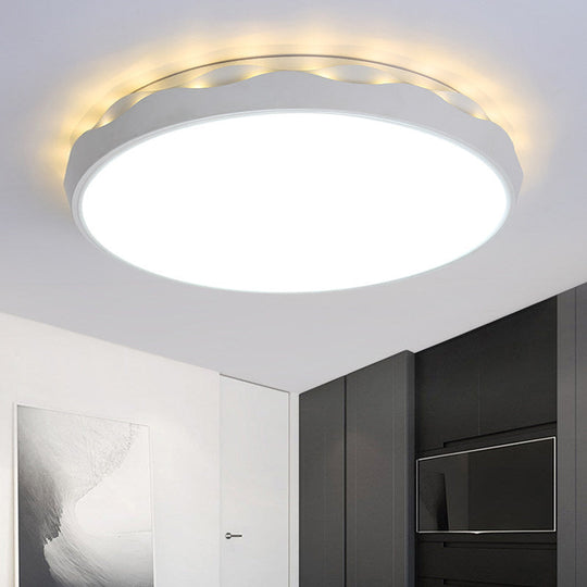 Minimalist Iron Ceiling Light, 17"/21" Dia, Flush Mount, White, Rounded Design, LED, Scalloped Edge