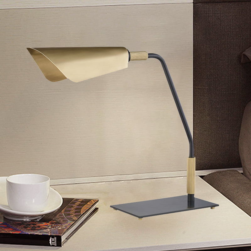 Fum al Samakah - Gold Table Lamp