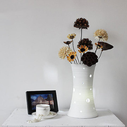 Ceramic White Nightstand Lamp: Led Pastoral Table Light (5.5/7) With Dried Flower Decor / 5.5