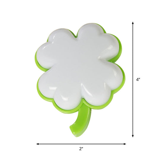 Childrens Clover Night Light With Plug-In Led Wall Lighting In Green/White