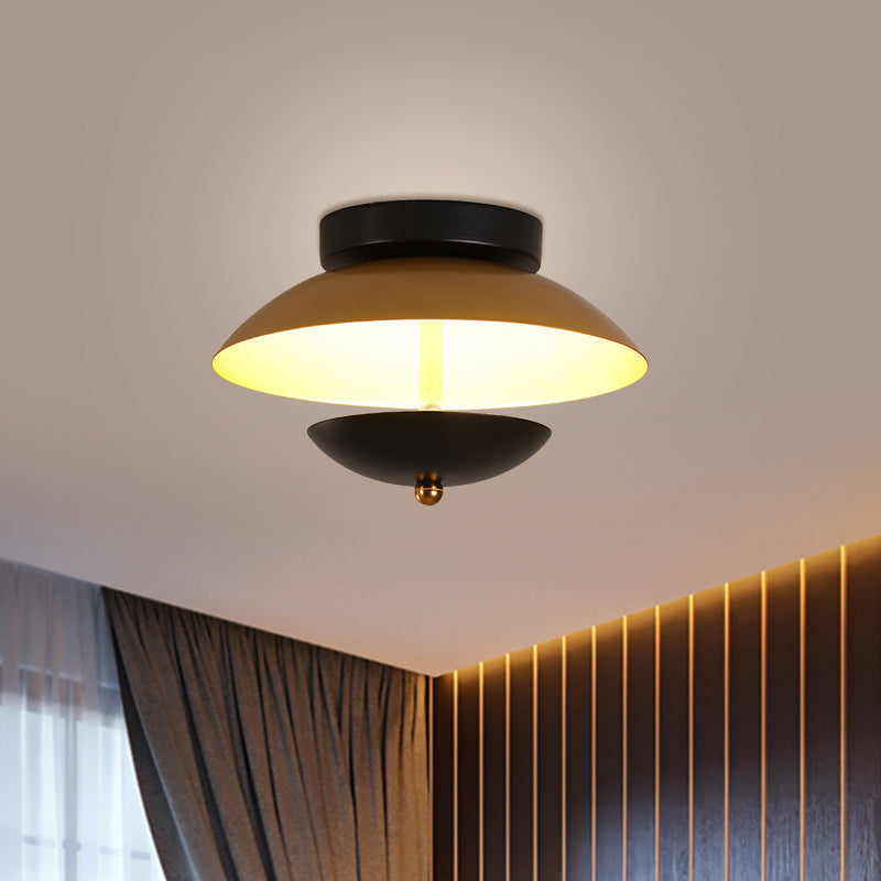 Plate-Shape LED Ceiling Light Fixture - Modern Metallic Flush Lamp for Hallways and Aisles in White/Gold