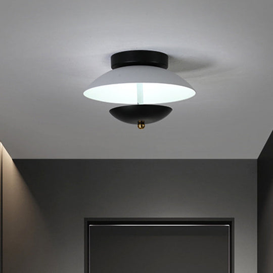 Plate-Shape LED Ceiling Light Fixture - Modern Metallic Flush Lamp for Hallways and Aisles in White/Gold