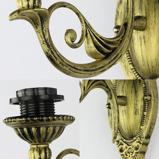 Tiffany Style Shell Wall Light With Aged Brass Finish