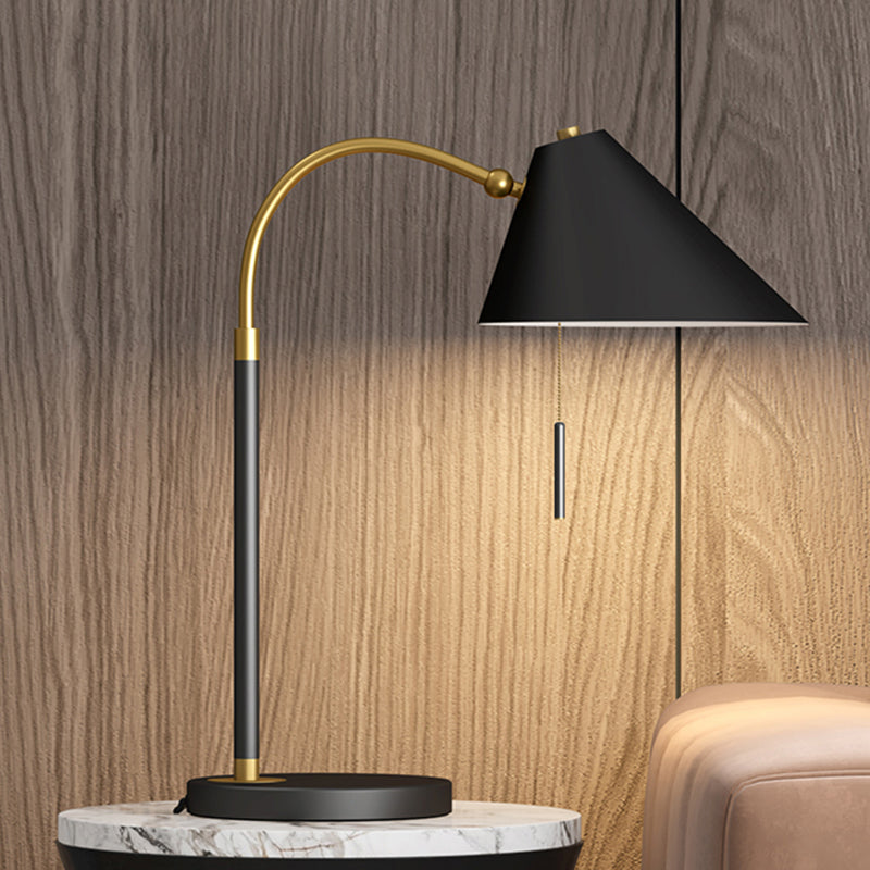 Sarah - Black/White Conic Pull Chain Nightstand Lamp