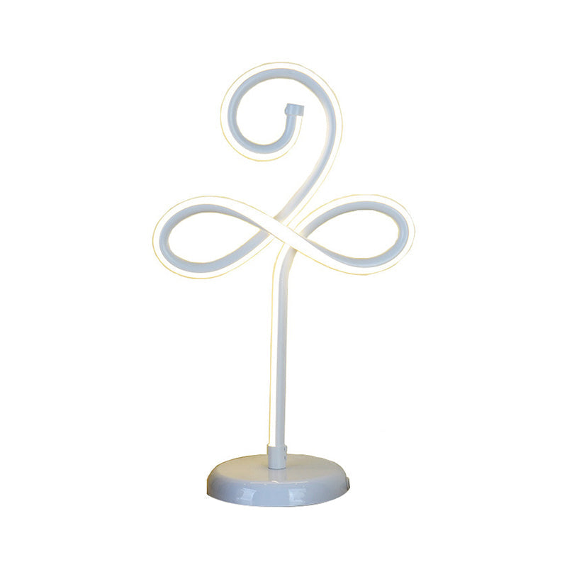 Minimalistic Led Task Lamp - Metallic Clover Design In White Ideal For Bedroom Lighting