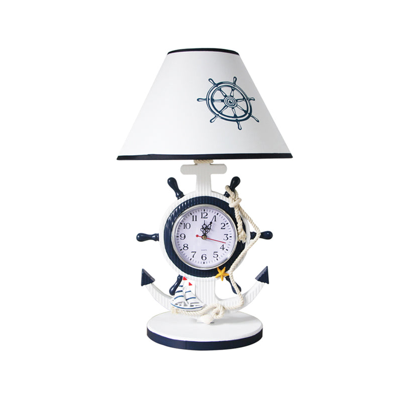 Jeanne - Lampe de chevet à ampoule unique en résine de style enfant avec base de gouvernail et abat-jour bleu et motif horloge