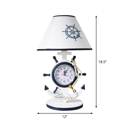 Jeanne - Lampe de chevet à ampoule unique en résine de style enfant avec base de gouvernail et abat-jour bleu et motif horloge