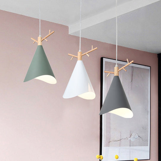 Iron Waveform-Edge Conic Ceiling Light - Nordic 1 Head Pendant (Green/Grey/White) With Wood Antler