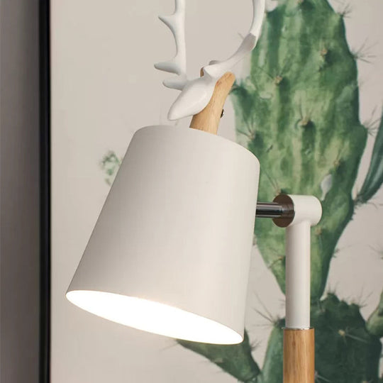 Rotatable Wood Desk Light - Nordic Style Animal Deco Table Lamp In Beige