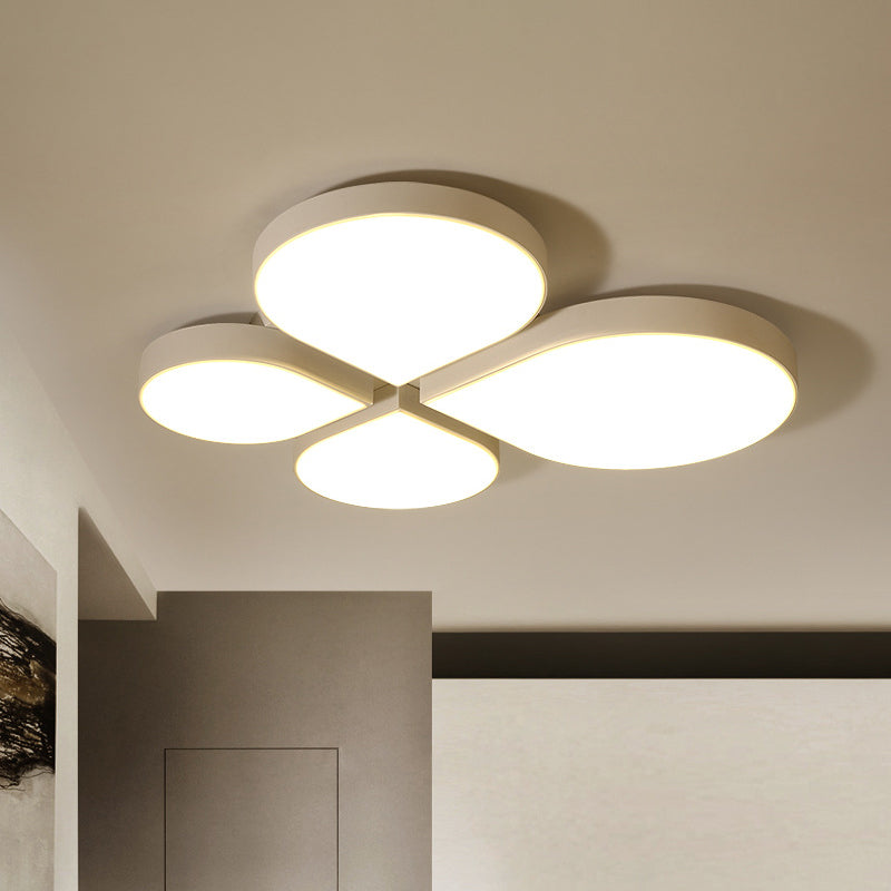 Minimalist LED Ceiling Light with 4-Leaf Clover Design in Black/White - Warm/White Light, 20.5"/23.5" Width