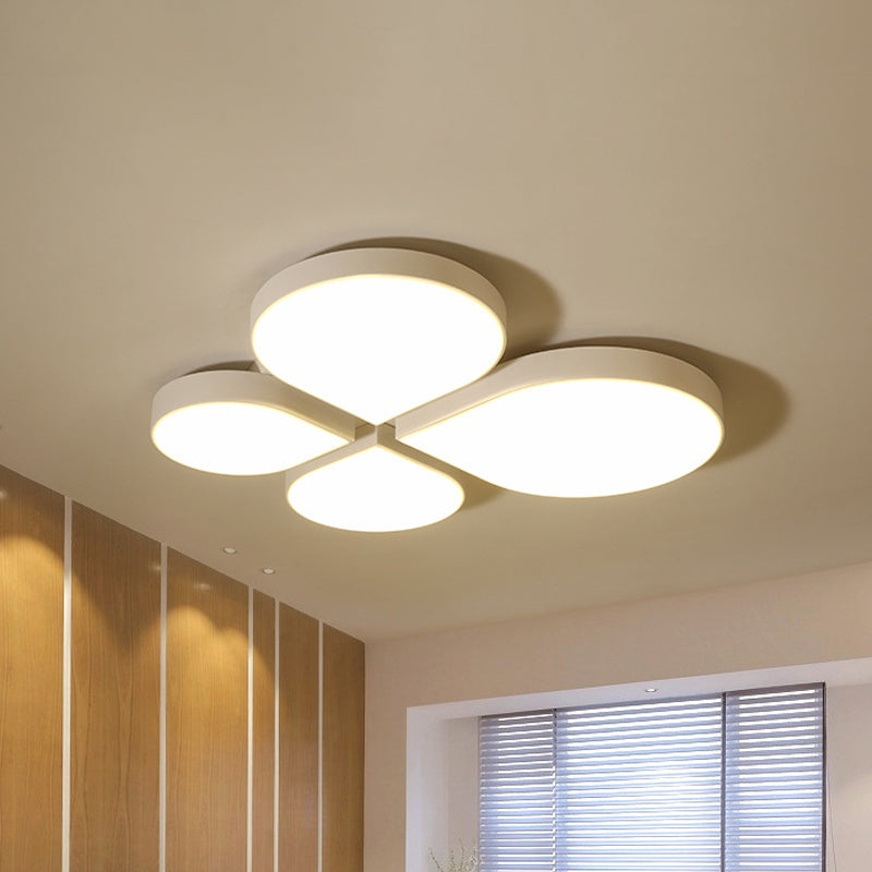 Minimalist LED Ceiling Light with 4-Leaf Clover Design in Black/White - Warm/White Light, 20.5"/23.5" Width