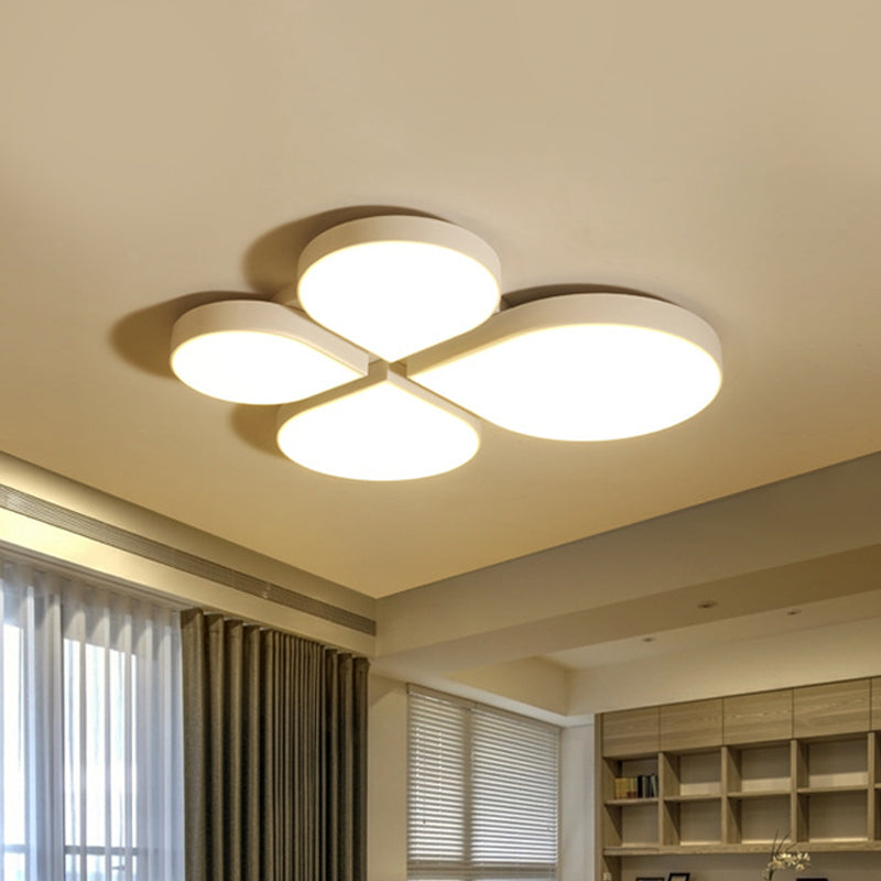 Minimalist LED Ceiling Light with 4-Leaf Clover Design in Black/White - Warm/White Light, 20.5"/23.5" Width