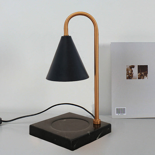 Léa - Mid-Century Cone Night Lamp: Sleek Metal Gooseneck Table Lighting with