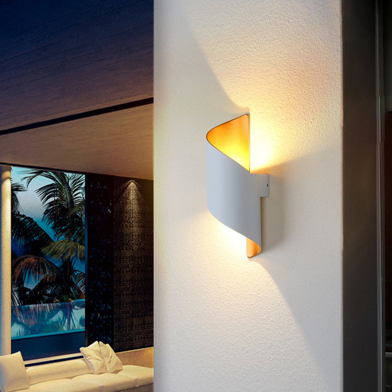 Aluminum Led Wall Sconce With Spiral Design & Gold Inner In Black/White White