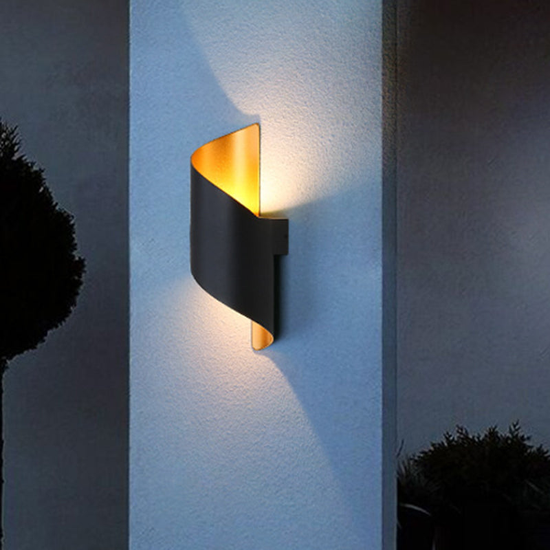 Aluminum Led Wall Sconce With Spiral Design & Gold Inner In Black/White