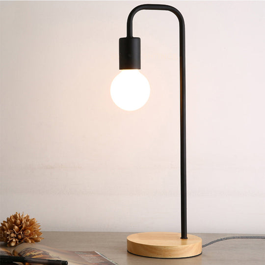 Sleek Metal Desk Lamp: Minimalistic Dormitory Lighting With Plug-In Cord Black