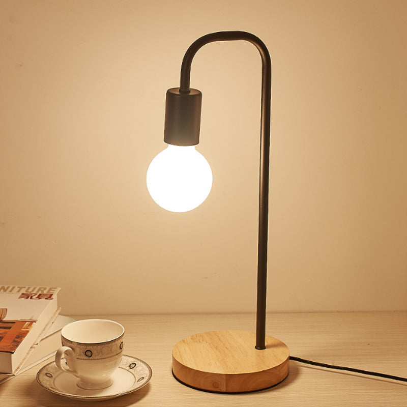 Sleek Metal Desk Lamp: Minimalistic Dormitory Lighting With Plug-In Cord