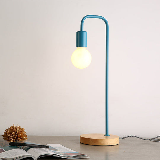 Sleek Metal Desk Lamp: Minimalistic Dormitory Lighting With Plug-In Cord Blue