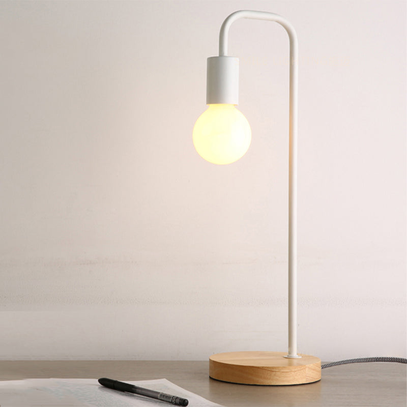 Sleek Metal Desk Lamp: Minimalistic Dormitory Lighting With Plug-In Cord