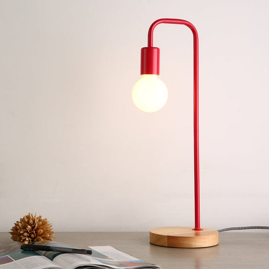 Sleek Metal Desk Lamp: Minimalistic Dormitory Lighting With Plug-In Cord Red