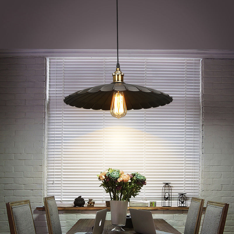 Scalloped Black Metal Pendant Light For Warehouse And Dining Room