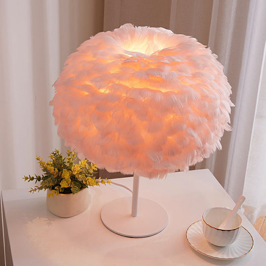 Minimalistic Feather Round Table Lamp For Living Room Nightstands - Single Bulb Lighting Solution