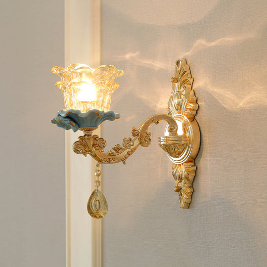 Classic Wall Light With Carved Glass Shade And Gold Finish 1 / D