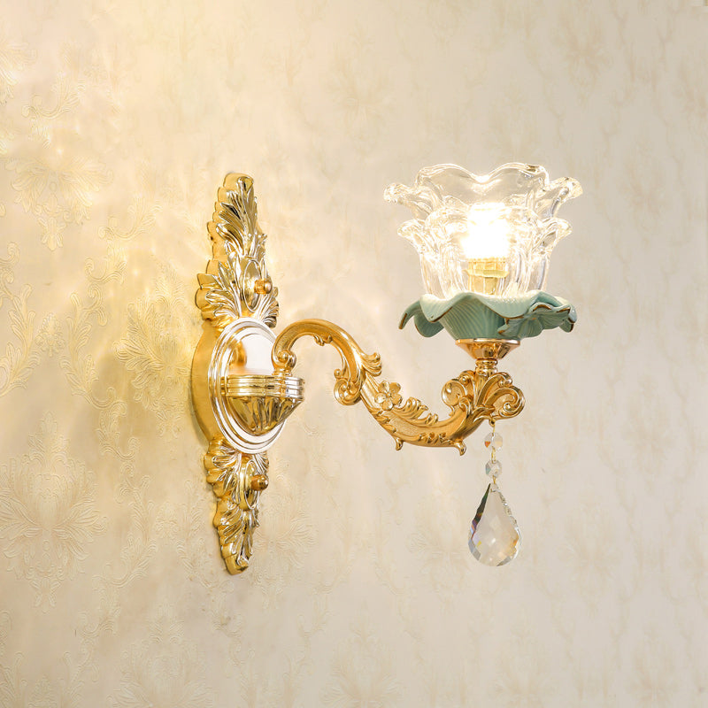 Classic Wall Light With Carved Glass Shade And Gold Finish 1 / E