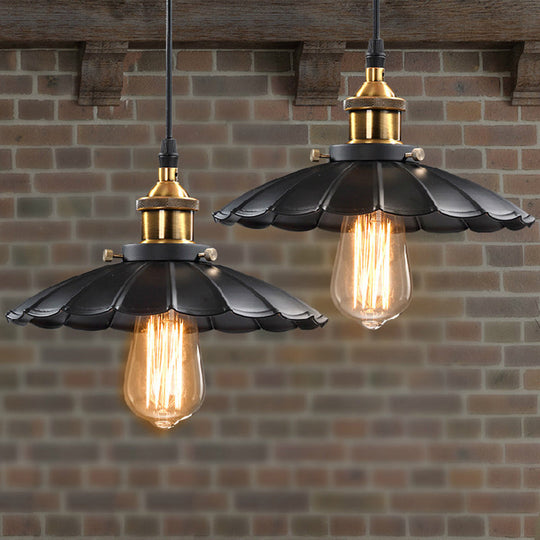 Retro Style Single-Bulb Pendant Ceiling Light in Black Metallic Suspension - Scalloped Cone Design for Restaurants