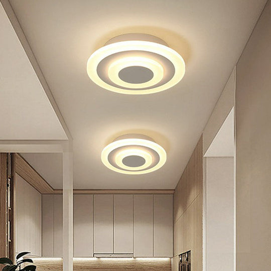 Sleek Round LED Flush Mount Ceiling Light for Corridors and Halls