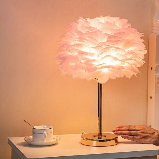 Blossom Feather Bedside Lamp - Minimalistic Natural Nightstand Light Pink