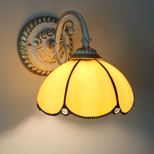 Tiffany Style Handcrafted Glass Wall Sconce For Living Room - Scalloped Light Yellow / Flower