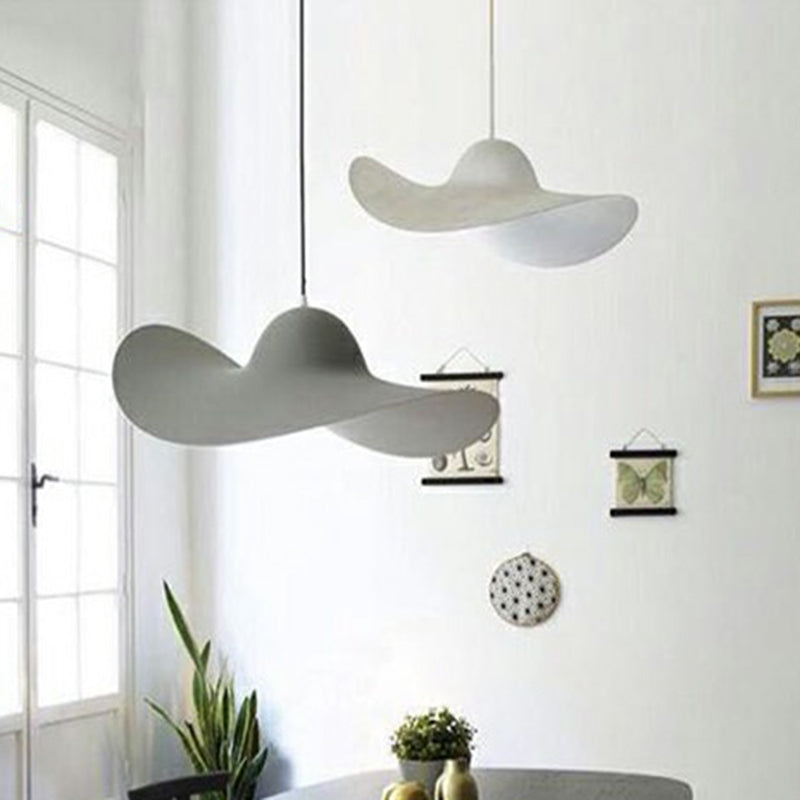 Stylish Wide-Brimmed Hat Pendant Lamp for Minimalist Living Room Decor