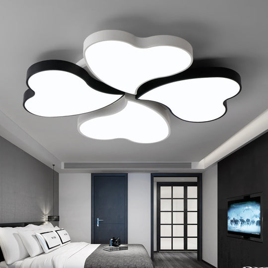 Nordic LED Metal Clover Shaped Flush Mount Lighting for Bedroom in Black-White