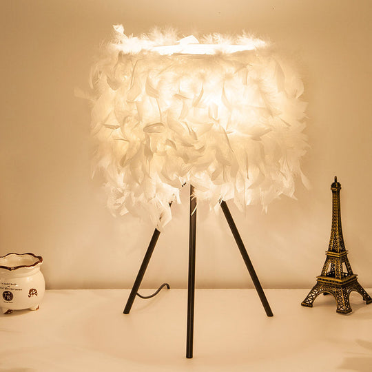 Modern 1-Light Feather Drum Shade Table Lamp Black/Red/White White