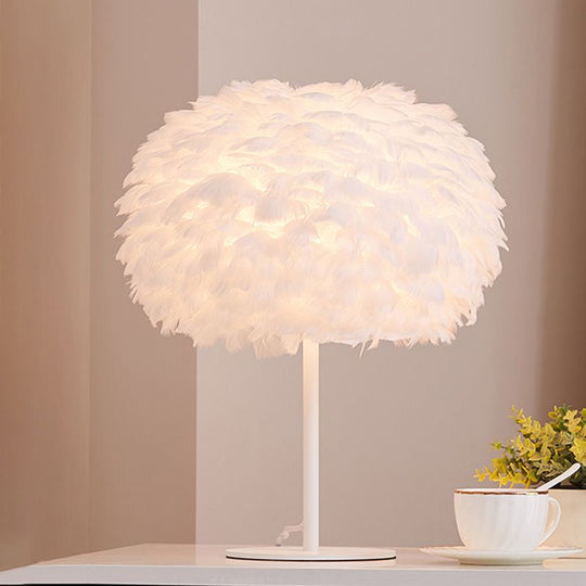 Nordic Style Feather Table Lamp - Spherical Accent Nightstand Light For Living Room White / Straight