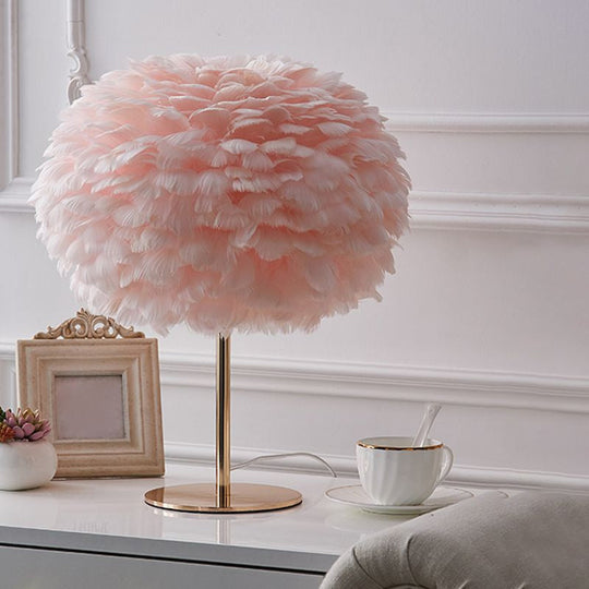 Nordic Style Feather Table Lamp - Spherical Accent Nightstand Light For Living Room Gold / Pink