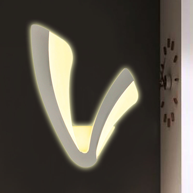 Horn-Shaped White Led Wall Sconce For Modern Living Rooms. / Right