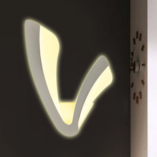 Horn-Shaped White Led Wall Sconce For Modern Living Rooms. / Right