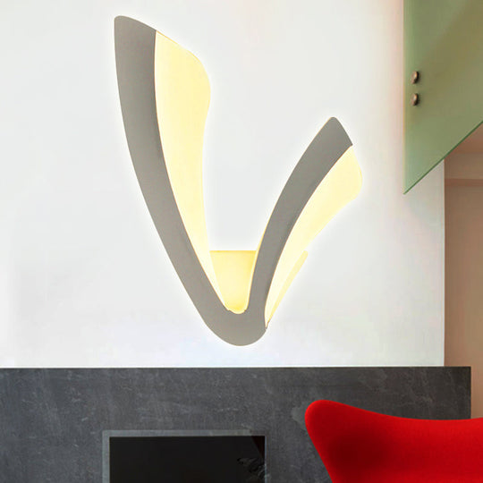 Horn-Shaped White Led Wall Sconce For Modern Living Rooms.