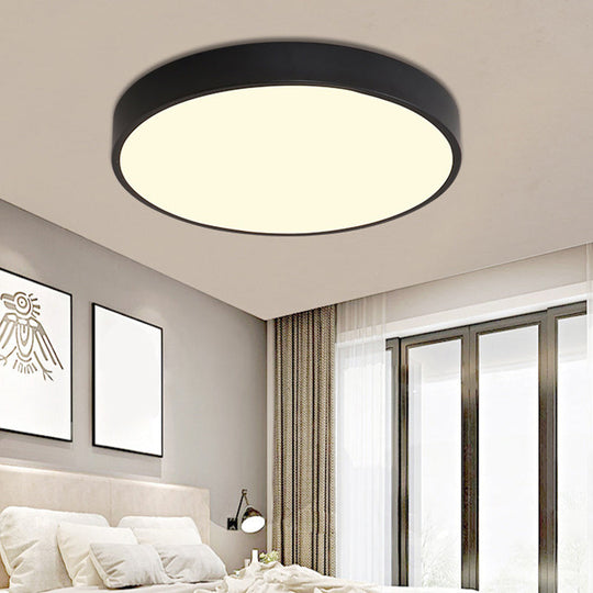 Sleek LED Ceiling Light: Modern Round Flush Mount Fixture for Bedroom