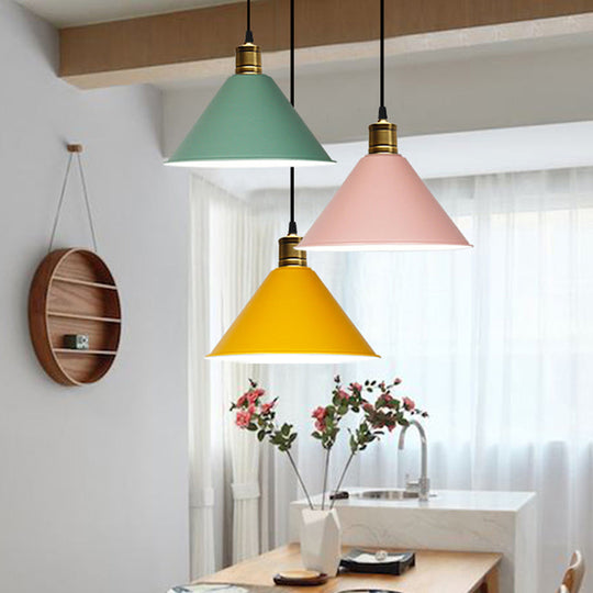 Nordic Modern Metal Tapered Hanging Light - Stylish 1-Light Restaurant Ceiling Pendant Lamp